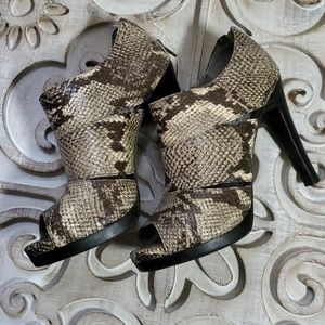 Gianni Bini Snake Skin Leather Heel, Size 8